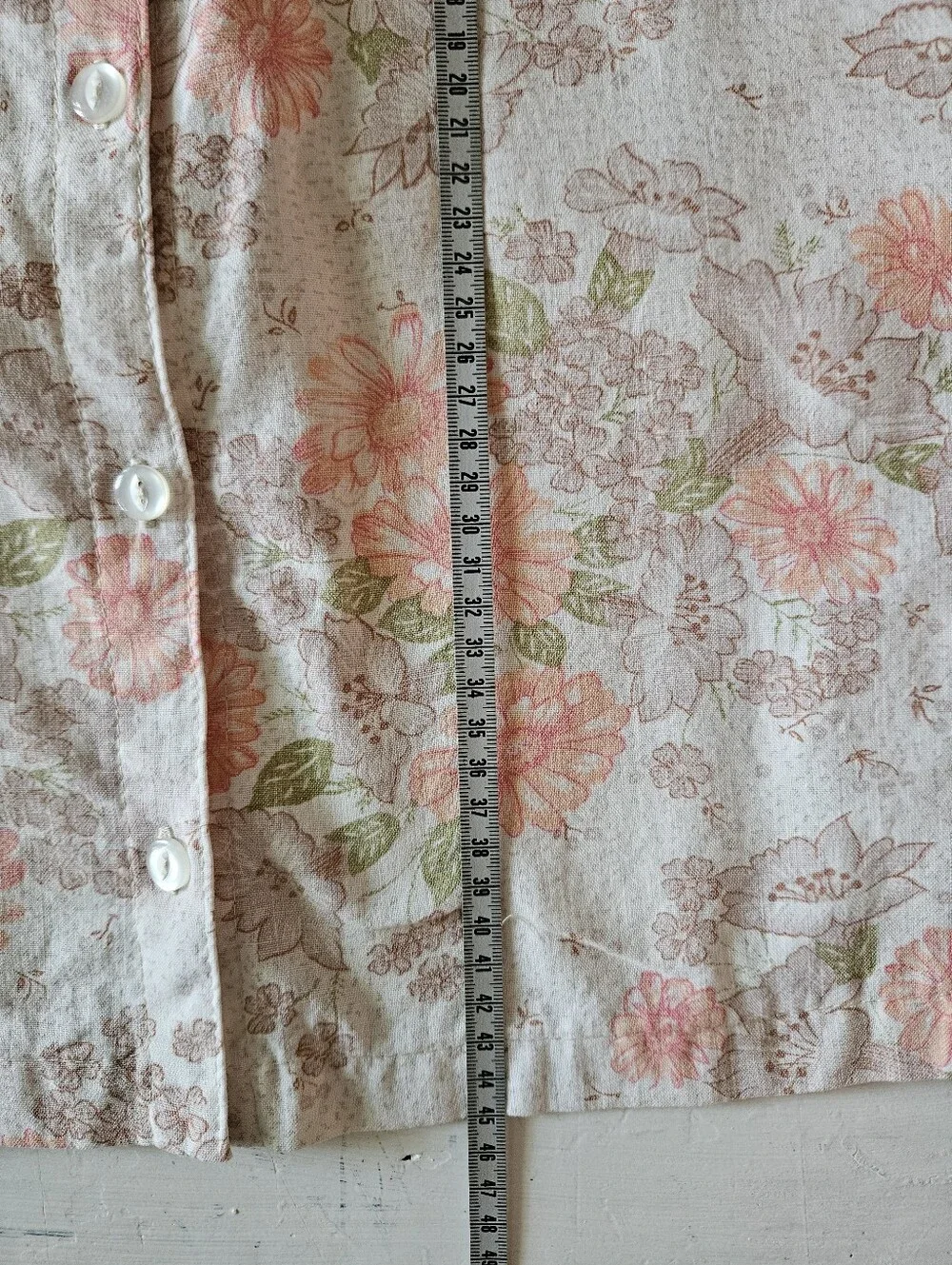 Cropped Floral Button-Up Shirt in Soft Pink & Cream - Picture 4 of 5